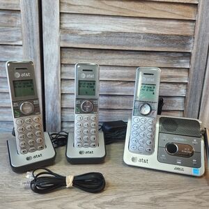 AT&T CL82301 Caller ID Announce Trio Handsets Dock 3 Phones Works Cordless Phone
